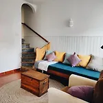 Semi-Detached House In The Historic Center - Lagos
